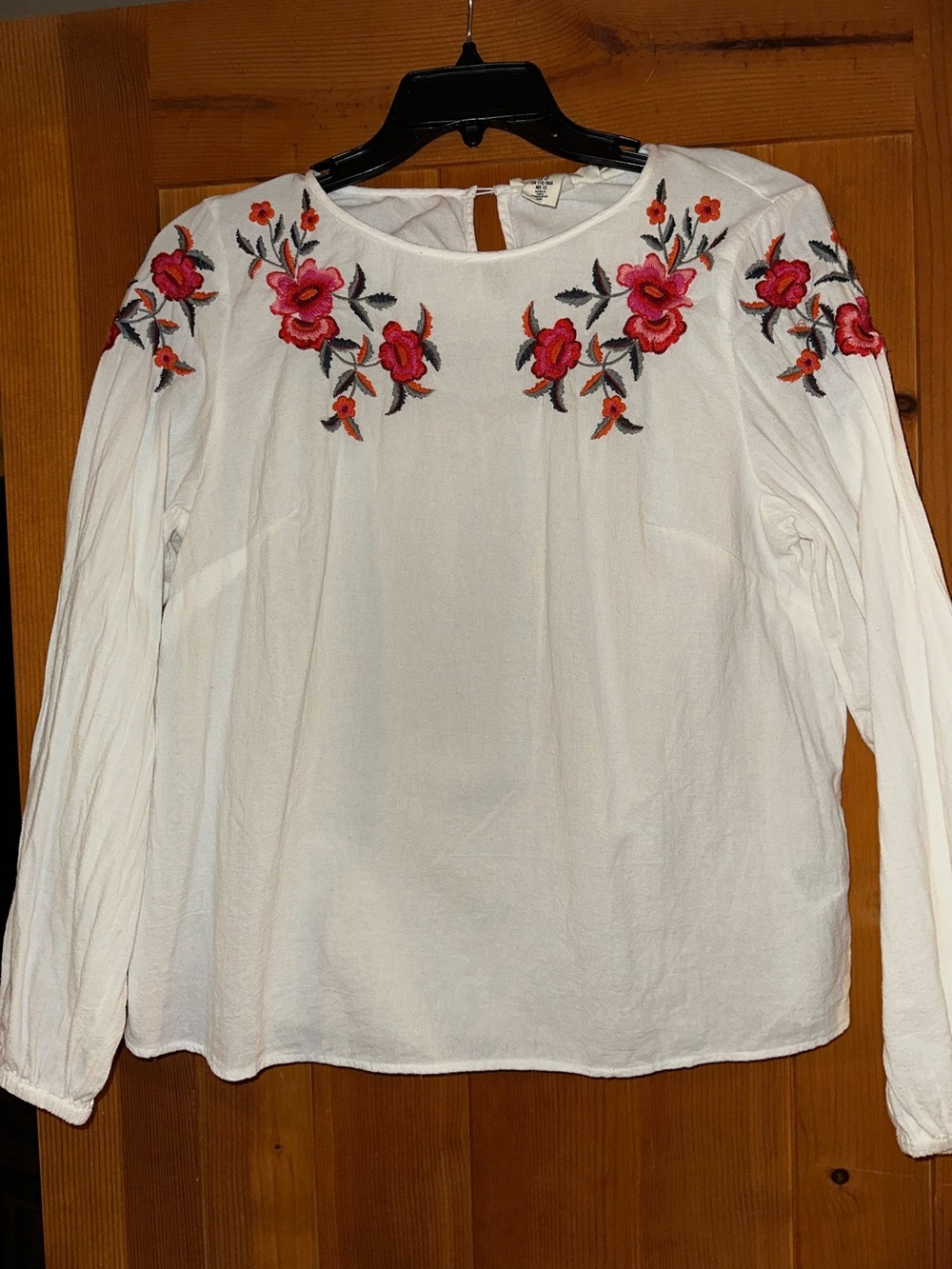 Womens White Embroidered Floral Long-Sleeve Topworn a couple times never dried
